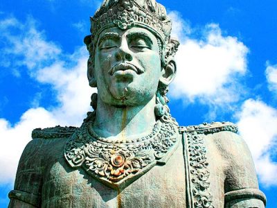 Gigantic statue at Cultural Park